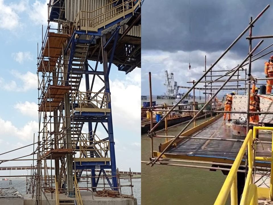 Composição de duas fotos mostrando à esquerda uma torre de andaime com seis níveis de plataformas de madeira junto a uma escadaria metálica azul, e à direita operários de uniforme laranja montando estrutura sobre píer portuário em Barcarena.
